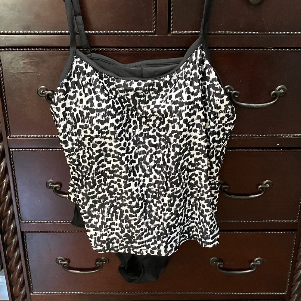 Elegant Black and White Women's One-Piece Swimsuit